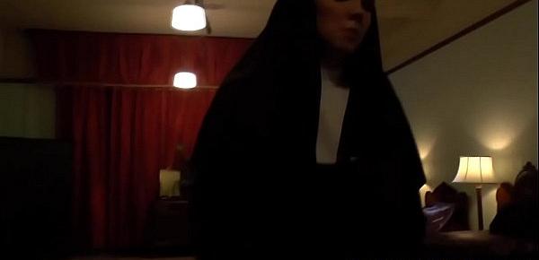  Kinky les nuns ass finger